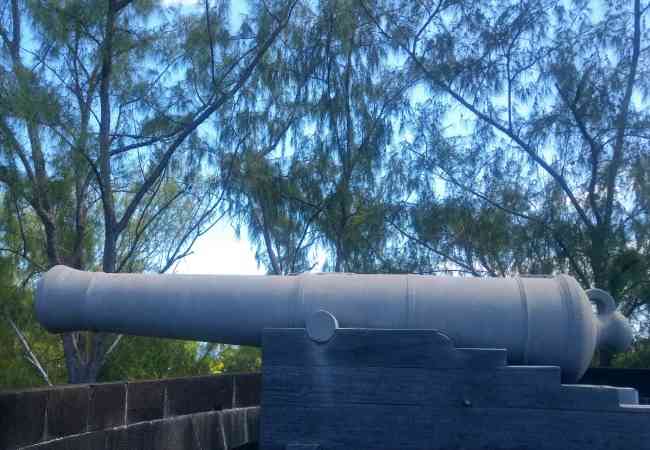 Cannon display on the roof of the tower Cannon on the Tower roof top
